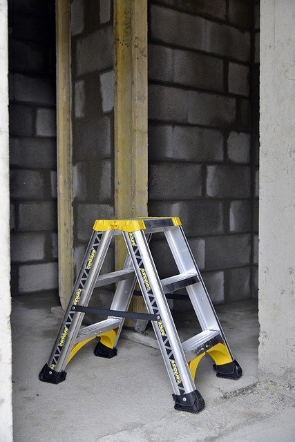 Marchepied de chantier : sécurité et praticité en aluminium